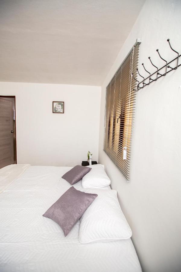 Komodo Alojamiento- Hostal Autoservicio, Ubicado Cerca Al Centro Historico - Bano Privado, Wifi , Cama 2X2 Y Agua Caliente Y Cocina Compartida Popayan Extérieur photo