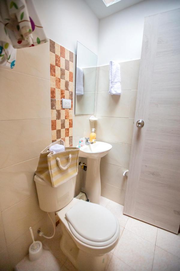 Komodo Alojamiento- Hostal Autoservicio, Ubicado Cerca Al Centro Historico - Bano Privado, Wifi , Cama 2X2 Y Agua Caliente Y Cocina Compartida Popayan Extérieur photo